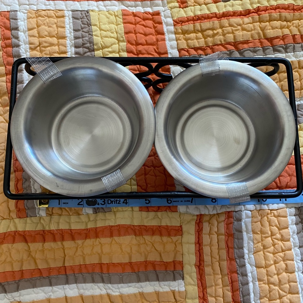 Dog food bowls and stand - Picture 2 of 8
